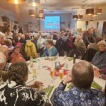 Fröhliche Runde bei der Versammlung