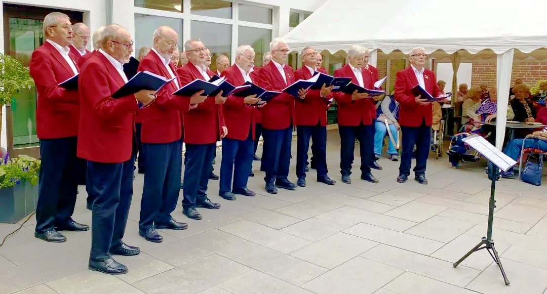 Die-Saenger-stehen-bereit