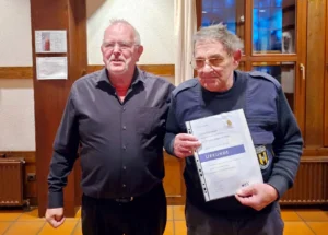 Uwe Mügge Urkunde für 70 Jahre singen