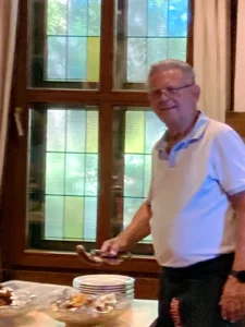 Manfred als Butler